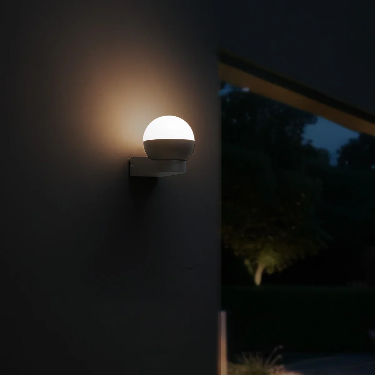 Philips Alfresco Wall light (Round) - Image 2