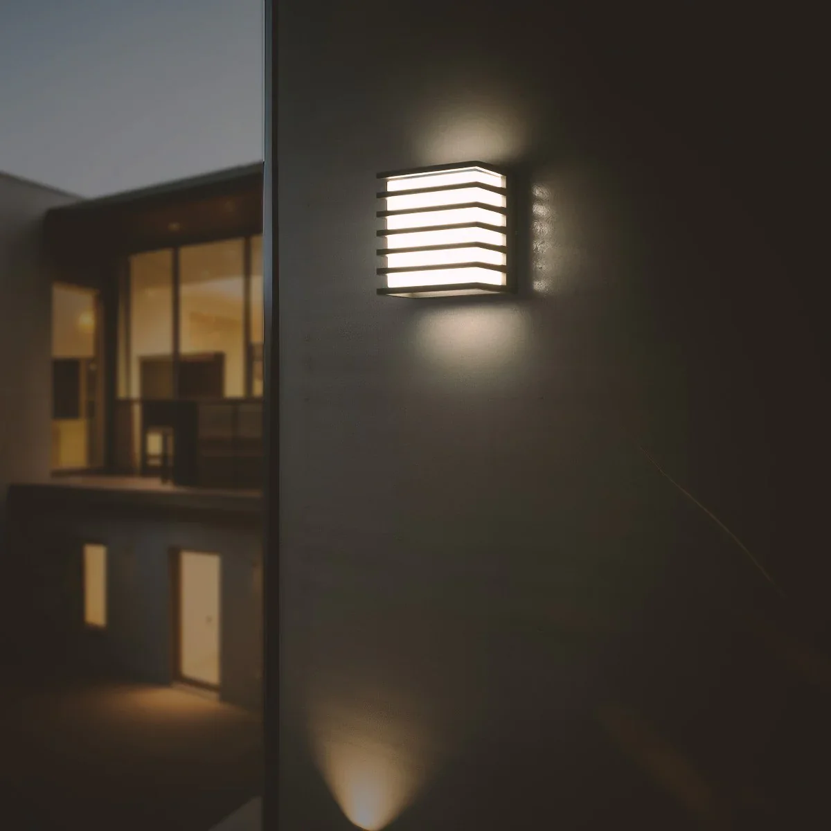 Philips Alfresco Wall light (Square shaped, with grill) - Image 3