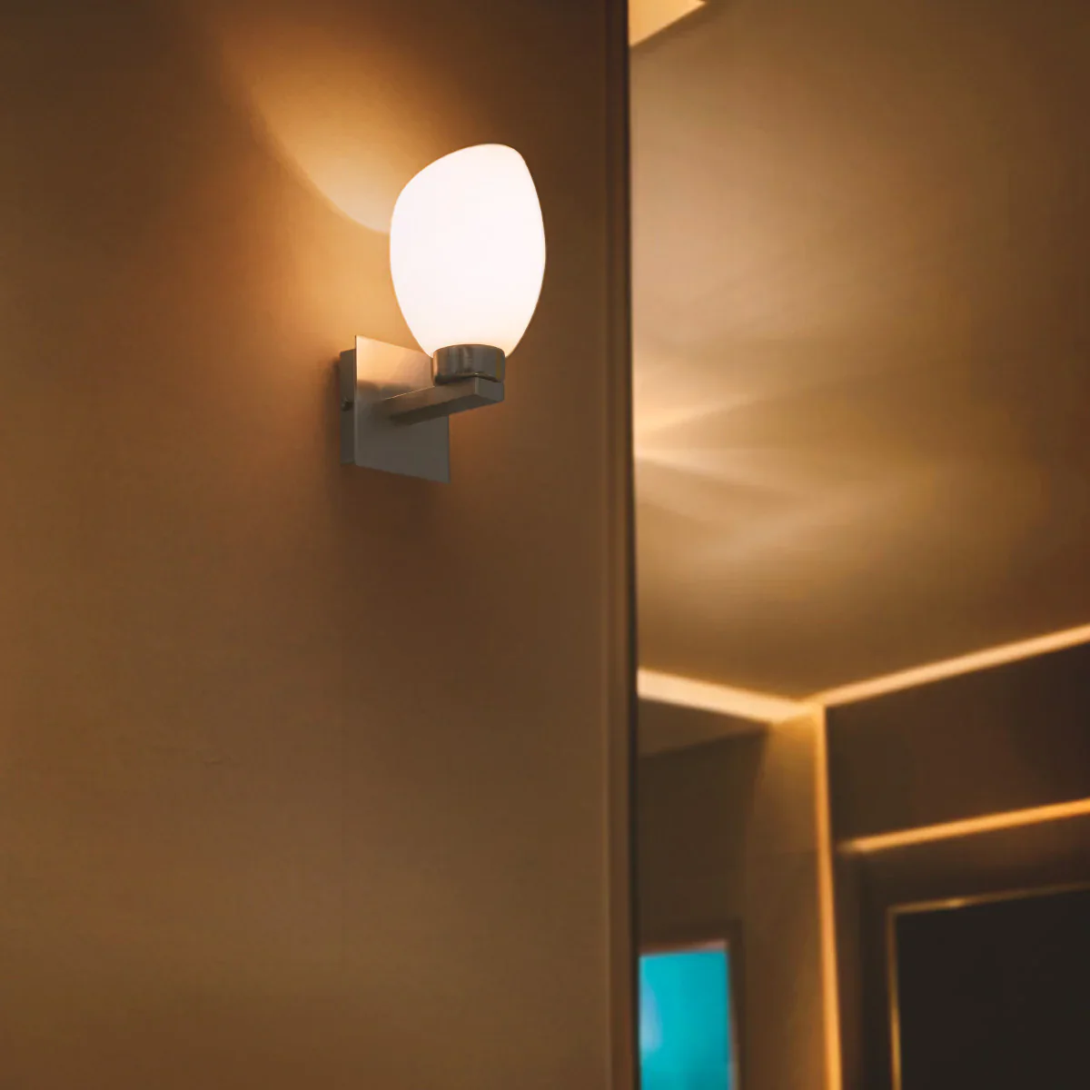 Philips Muziris Single Head Wall light - Image 3